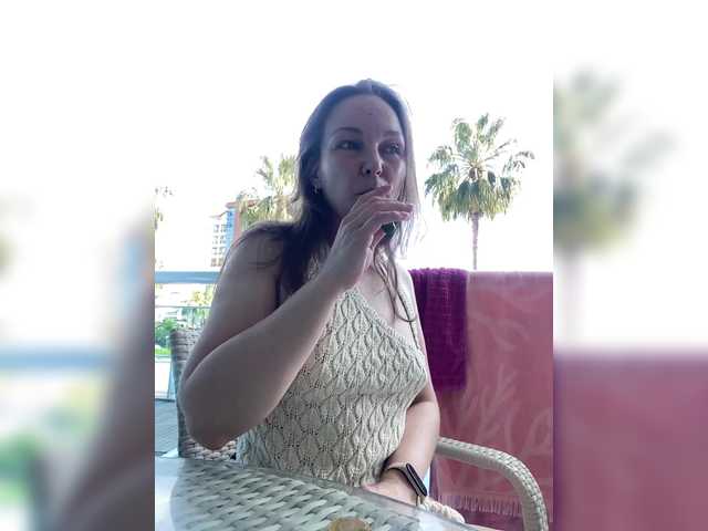Alisasqrl live cam on BongaCams