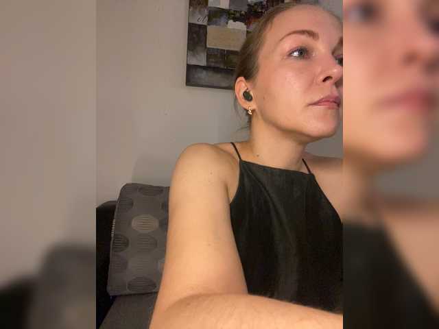 Alisasqrl live cam on BongaCams