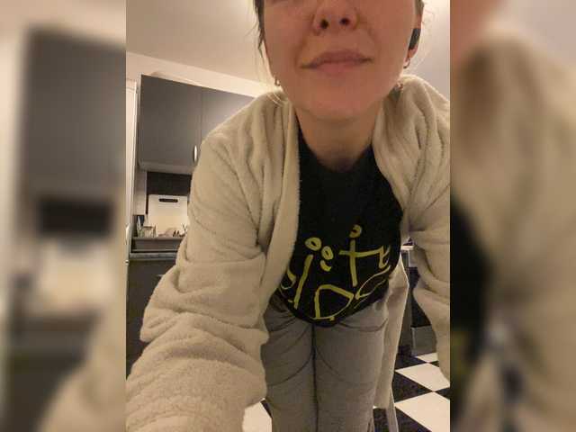 Alisasqrl live cam on BongaCams