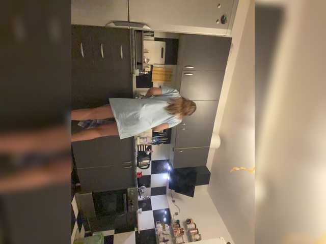 Alisasqrl live cam on BongaCams