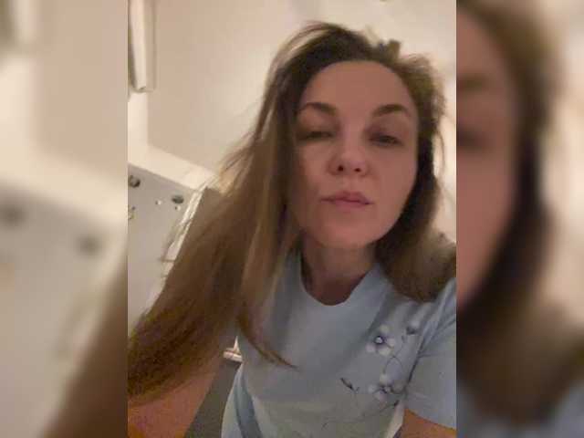 Alisasqrl live cam on BongaCams