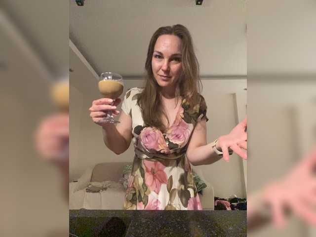 Alisasqrl live cam on BongaCams