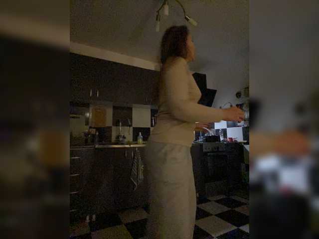 Alisasqrl live cam on BongaCams