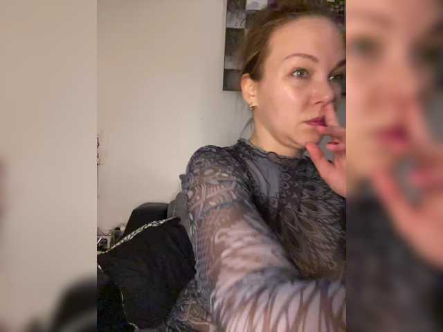Alisasqrl live cam preview