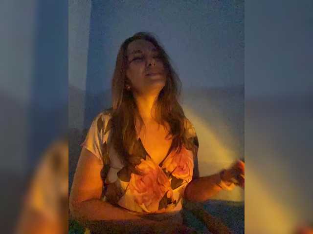 Alisasqrl live cam on BongaCams