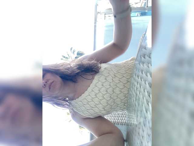 Alisasqrl live cam on BongaCams