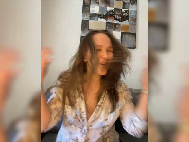 Alisasqrl live cam on BongaCams