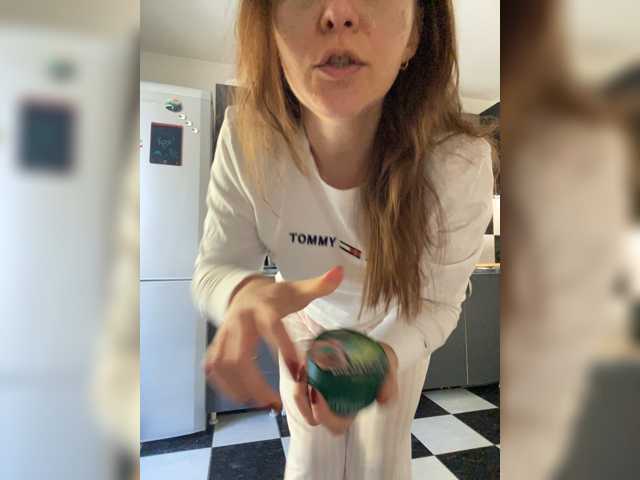 Alisasqrl live cam preview