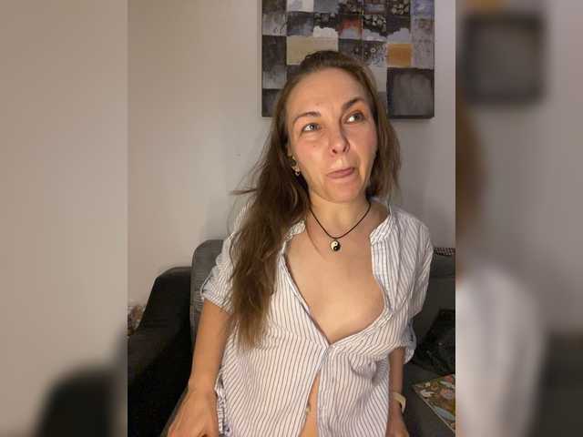 Alisasqrl live cam on BongaCams