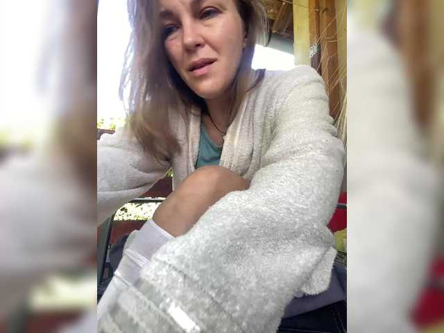 Alisasqrl live cam on BongaCams