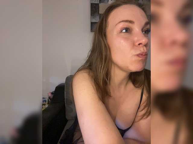 Alisasqrl live cam on BongaCams