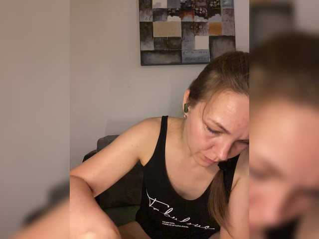 Alisasqrl live cam on BongaCams