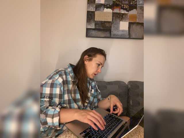 Alisasqrl live cam on BongaCams