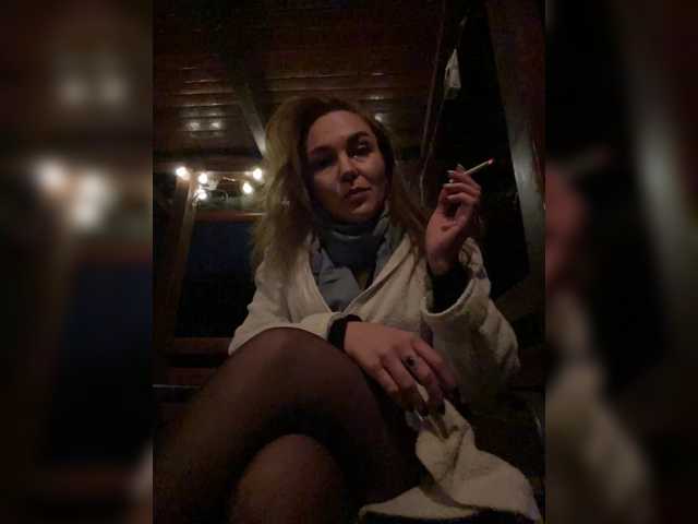 Alisasqrl live cam on BongaCams