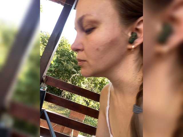 Alisasqrl live cam on BongaCams