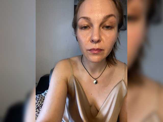 Alisasqrl live cam on BongaCams