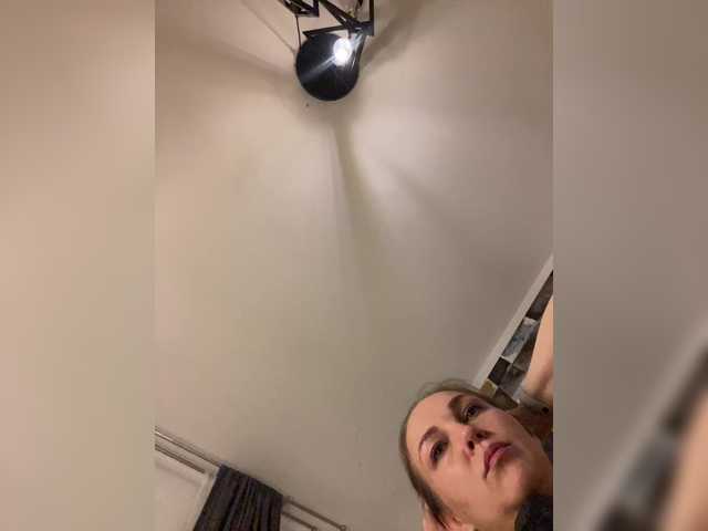Alisasqrl live cam on BongaCams