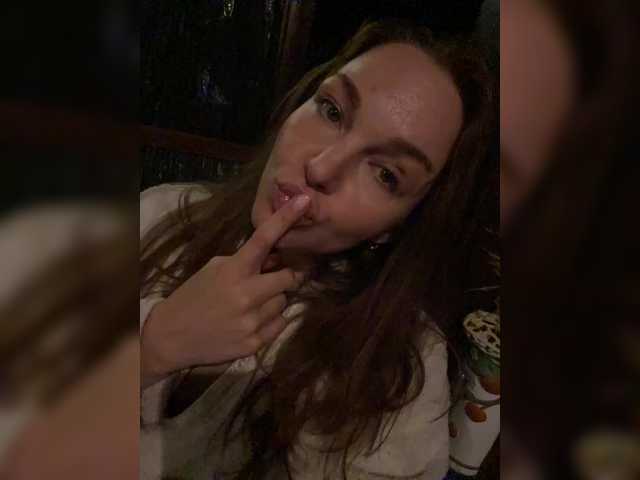 Alisasqrl live cam on BongaCams