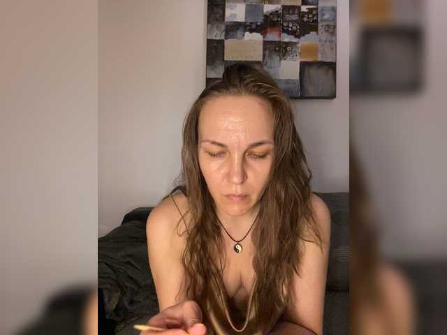 Alisasqrl live cam on BongaCams