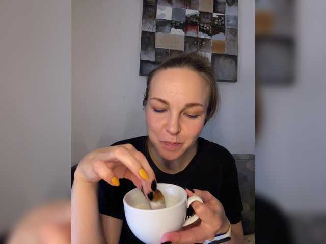Alisasqrl Live Cam on BongaCams