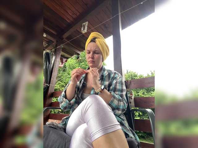 Alisasqrl live cam on BongaCams