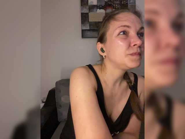 Alisasqrl live cam on BongaCams