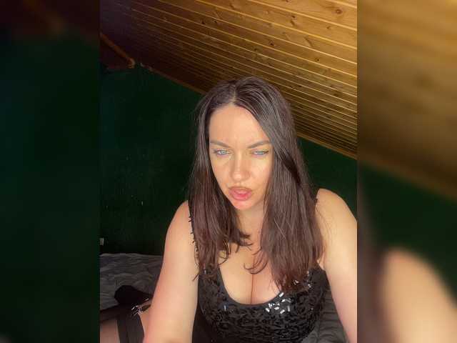 Vishenkakiss live cam on BongaCams