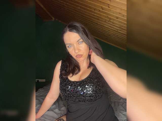 Vishenkakiss live cam on BongaCams