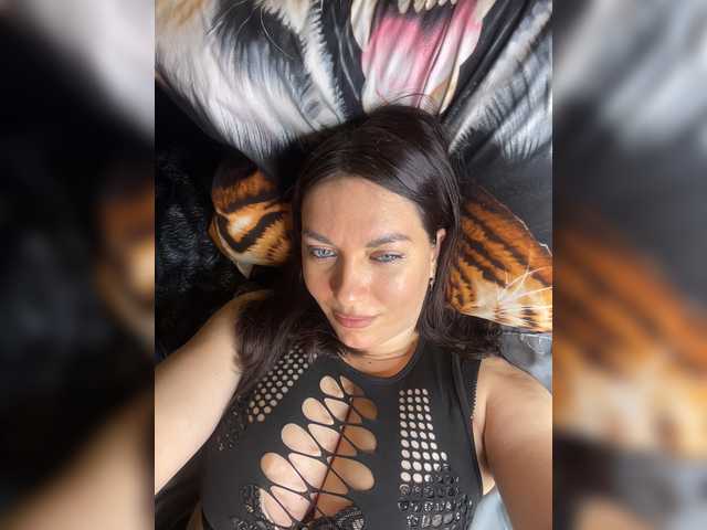 Vishenkakiss live cam on BongaCams