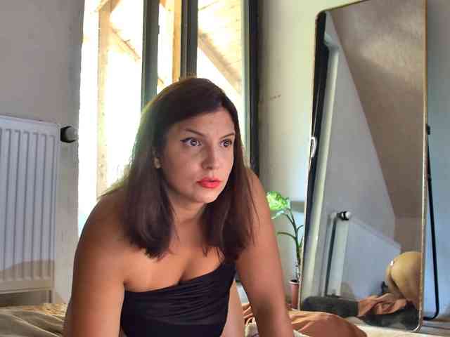 curvyana webcam