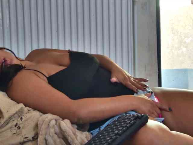 curvyana webcam