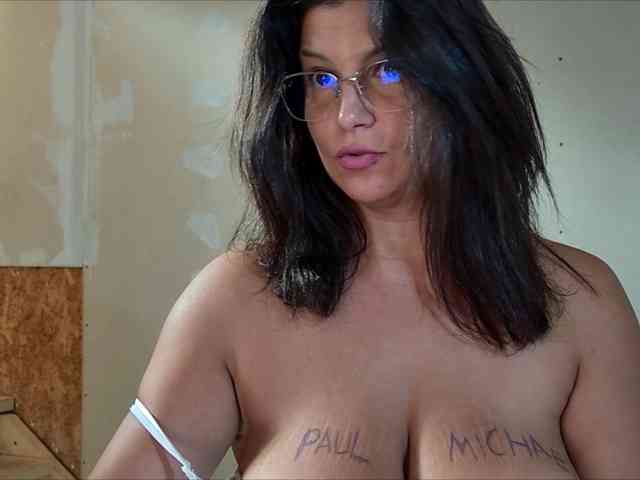 curvyana webcam