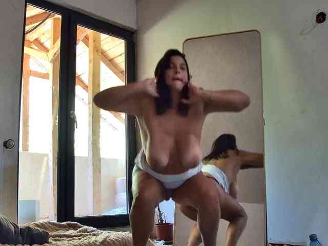 curvyana webcam