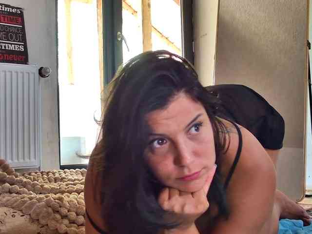 curvyana webcam