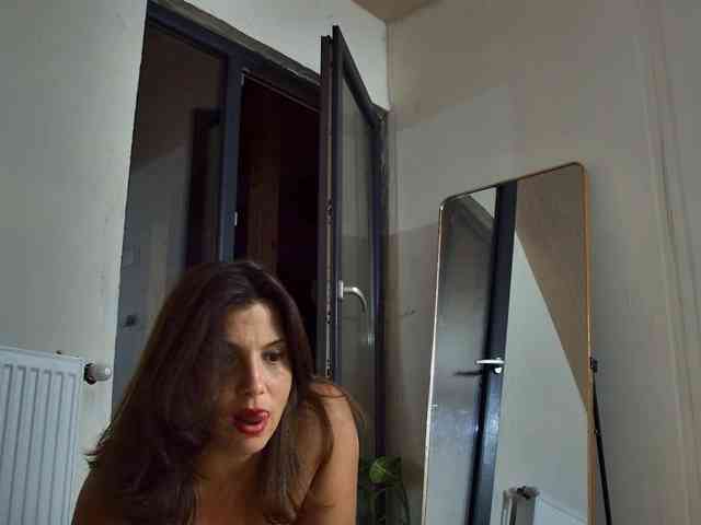 curvyana webcam
