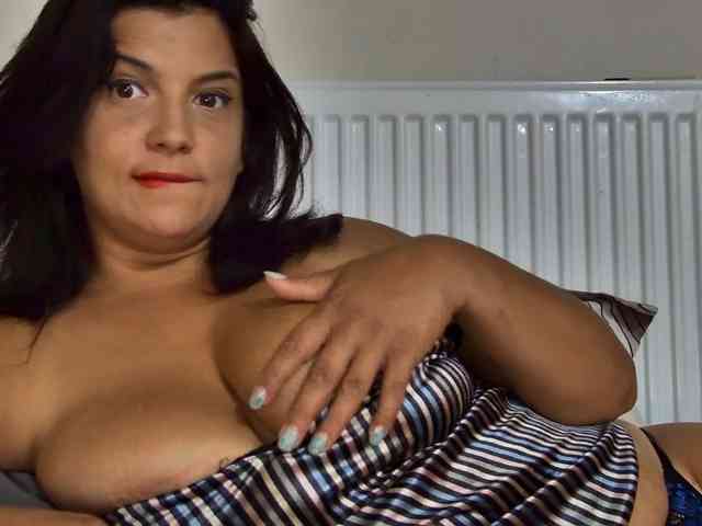 curvyana webcam