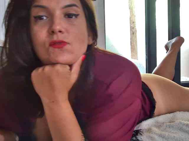 curvyana webcam