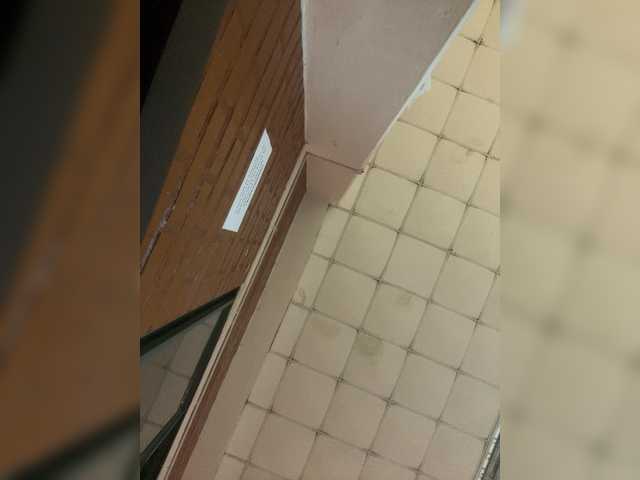 Chat with SallyeLeins live cam