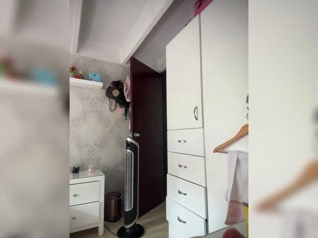 SallyeLeins live webcam show