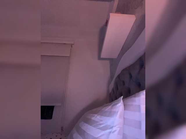 SallyeLeins live cam preview