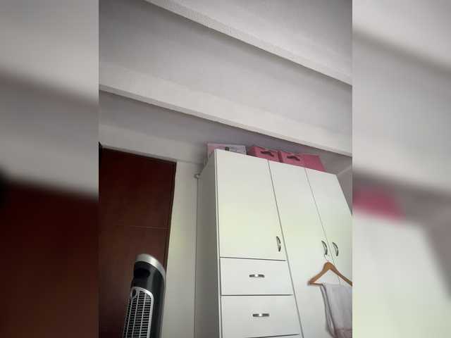 SallyeLeins live webcam show