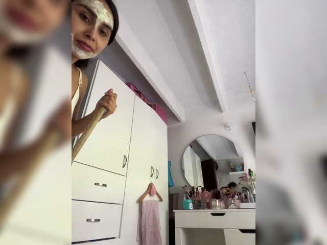 SallyeLeins live cam preview