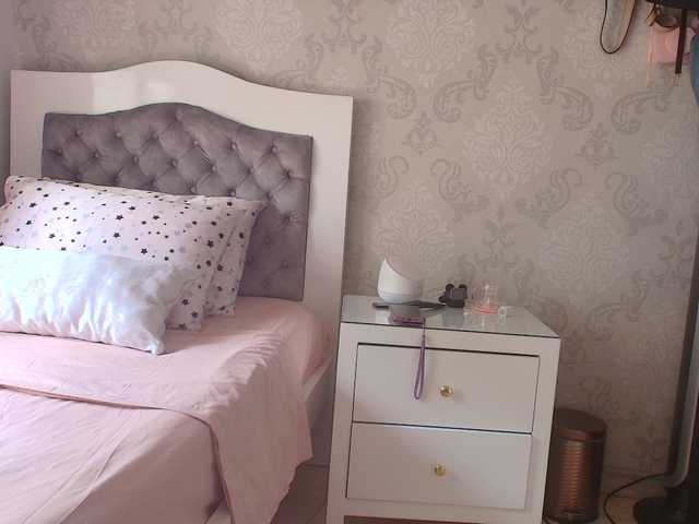 le modèle SallyeLeins est en webcam porno dans un show sur le site bongacams, il possède les tags suivants: Latino/Hispanic,Brunette,Shaved