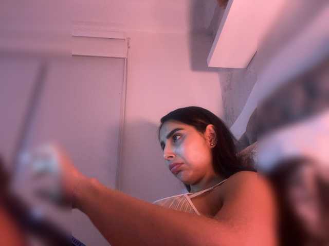 SallyeLeins latina live cam