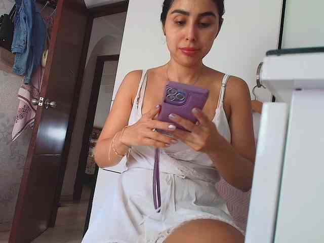 Model: SallyeLeins