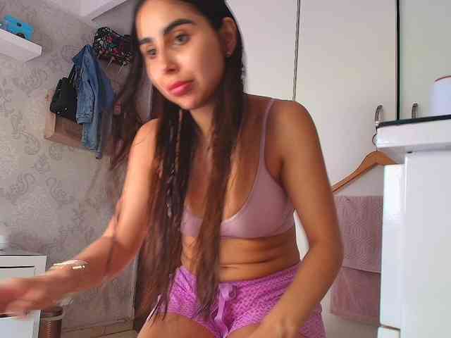 Model: SallyeLeins