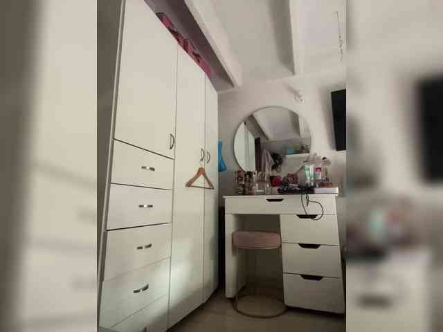 SallyeLeins webcam