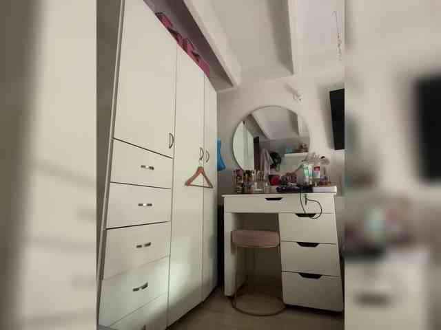 SallyeLeins webcam