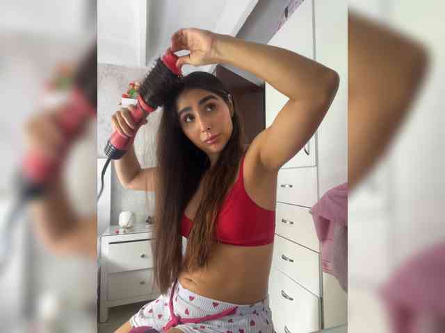 Model: SallyeLeins