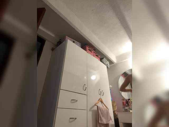 SallyeLeins webcam